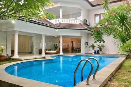 For Rent Rumah American Classic Daerah Jakarta Selatan Full Furnished