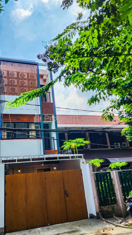 Dijual Kost Hanya 1 Unit Jarang Ada Tipe 24 Kamar Tidur 4 Lantai di Tanjung Duren Selatan