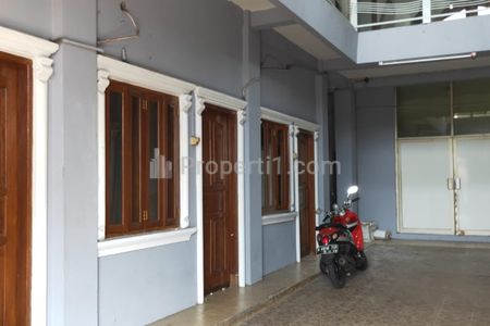 Dijual Rumah untuk Kost 2 Tingkat (15 Kamar Tidur), Lokasi di Tebet Jakarta Selatan