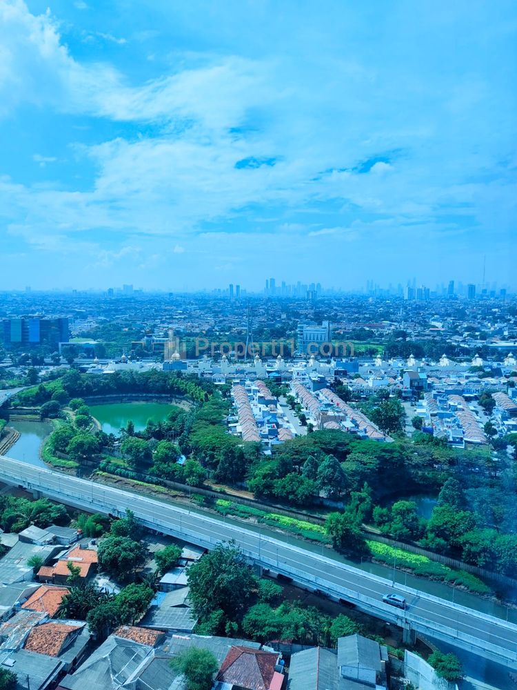 View menghadap kota Jakarta Barat dan Pusat