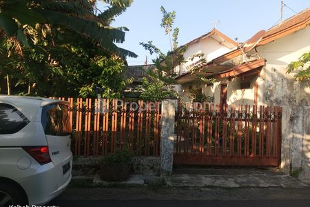 Dijual Rumah Hitung Tanah Dekat Pasar Tawangmangu Malang