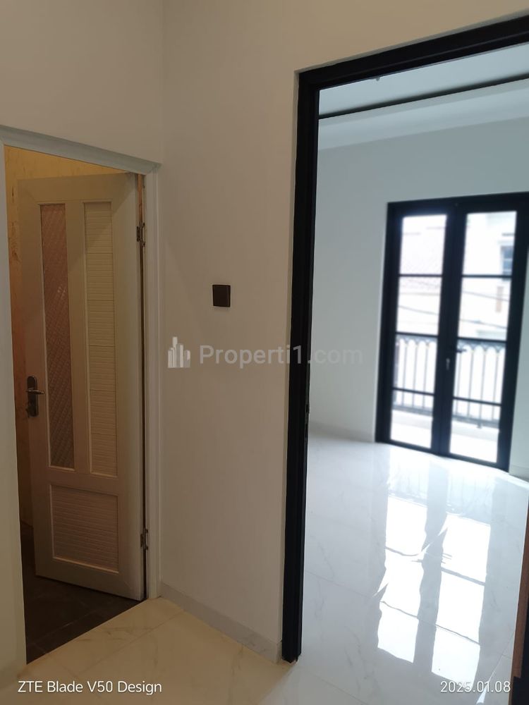 Dijual Rumah Baru 2 Lantai Eropa Modern Style di Bekasi Dekat Cibubur