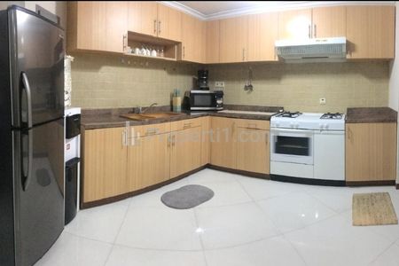 Sewa Apartemen Sudirman Tower Condominium 3+1 BR Full Furnished