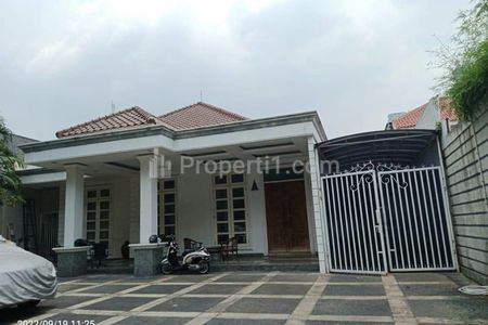 Jual Rumah Siap Huni, Ada Kolam Renang, Kawasan Komersial di Jalan Cokroaminoto, Dekat Rasuna Said, Sudirman, Menteng, Jakarta Pusat