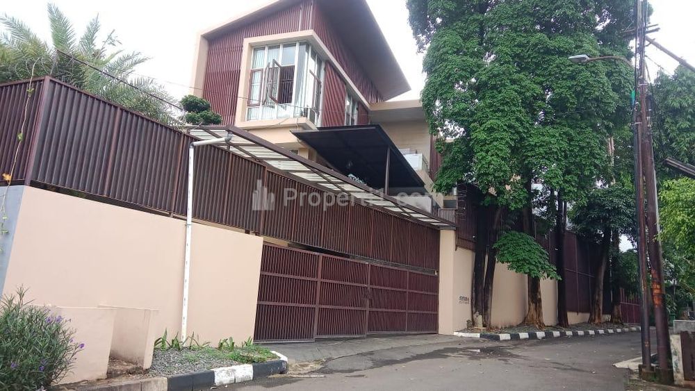 Jual Rumah Mewah Ada Kolam Renang di Simprug, Dekat Senayan, Sinabung, Hang Lekir, Hang Tuah, Grogol Selatan, Kebayoran Lama, Jakarta Selatan