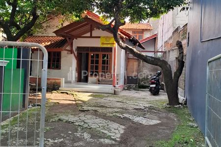 Dijual Rumah 1 Lantai SHM 6 Kamar Tidur Halaman Luas di Kramatjati (Kramat Jati) Jakarta Timur