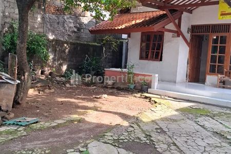 Dijual Rumah 1 Lantai 6 Kamar Tidur Tanah Luas di Jakarta Timur