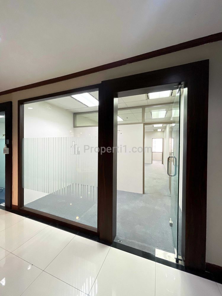 Sewa Ruang Kantor 42 m2 Siap Pakai di Surabaya Pusat View Bagus