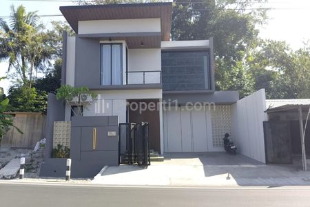 Dijual Rumah Baru Modern 2 Lantai Full Furnish Pinggir Jalan Kapten Haryadi Sleman Yogyakarta