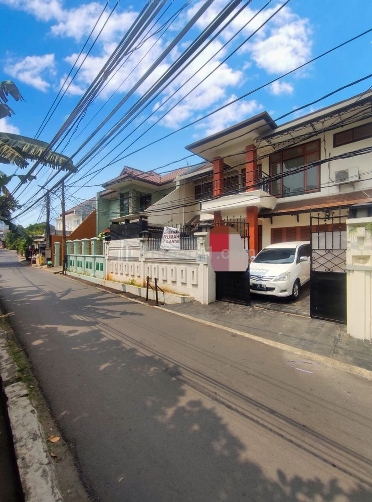 Sewa Murah Rumah Siap Huni Ada Kolam Renang di Cilandak Timur, Seberang CITOS, Dekat Simatupang, Antasari, Cilandak KKO, Pasar Minggu, Jakarta Selatan
