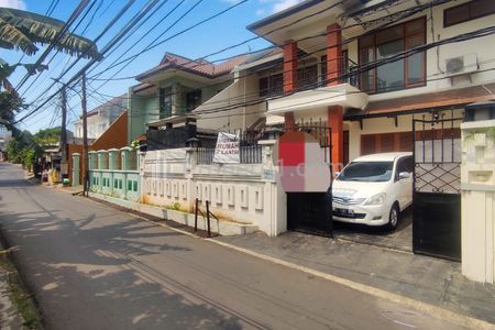 Sewa Murah Rumah Siap Huni Ada Kolam Renang di Cilandak Timur, Seberang CITOS, Dekat Simatupang, Antasari, Cilandak KKO, Pasar Minggu, Jakarta Selatan