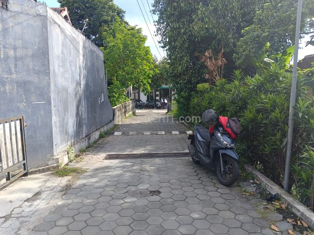Dijual Tanah Murah Bonus Bangunan Seputar Bugisan Wirobrajan Yogyakarta Dekat Malioboro