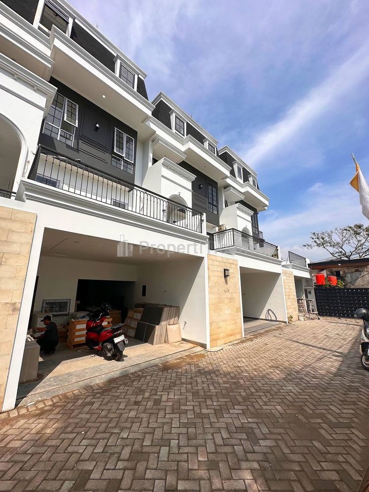 Dijual Rumah Mewah Bonus Rooftop dan Kolam Renang di Pejaten, Jakarta Selatan