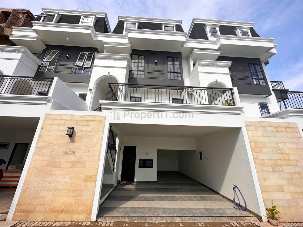 Dijual Rumah Mewah Bonus Rooftop dan Kolam Renang di Pejaten, Jakarta Selatan