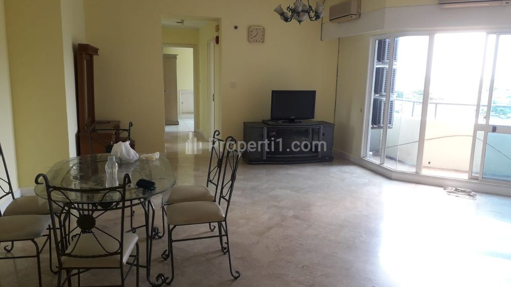 Disewakan Apartemen Wesling Kedoya, 3+2 BR Furnish Luas 122m2