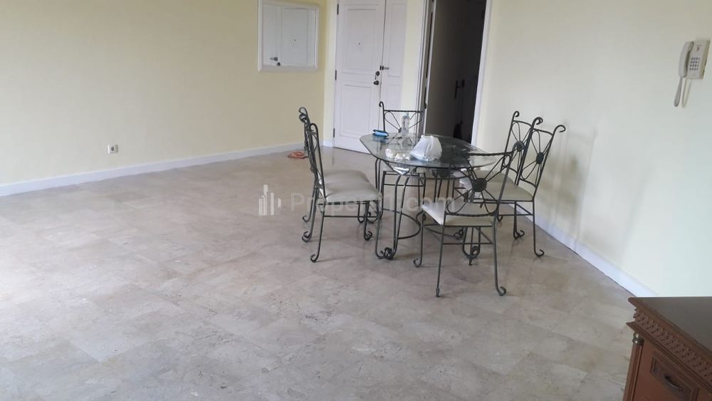 Disewakan Apartemen Wesling Kedoya, 3+2 BR Furnish Luas 122m2