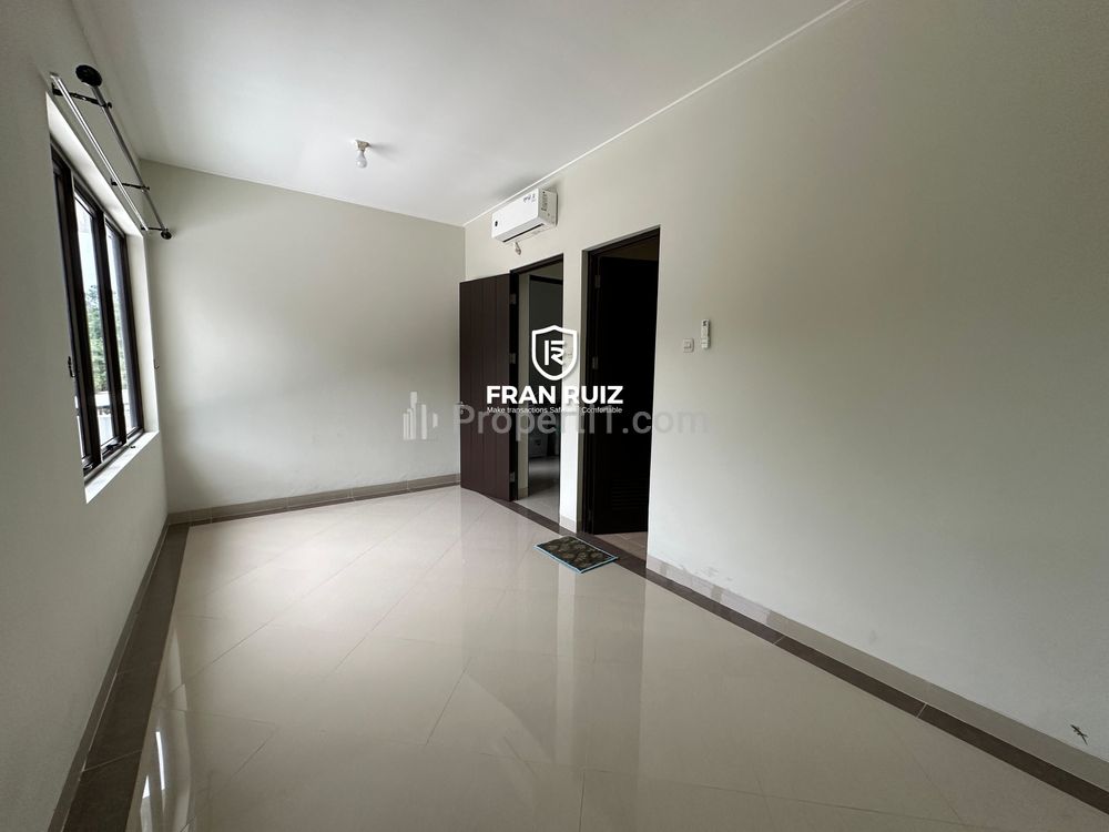 Dijual Rumah Casa Jardin 12x15 Hoek Best Location Jarang Ada di Jakarta Barat