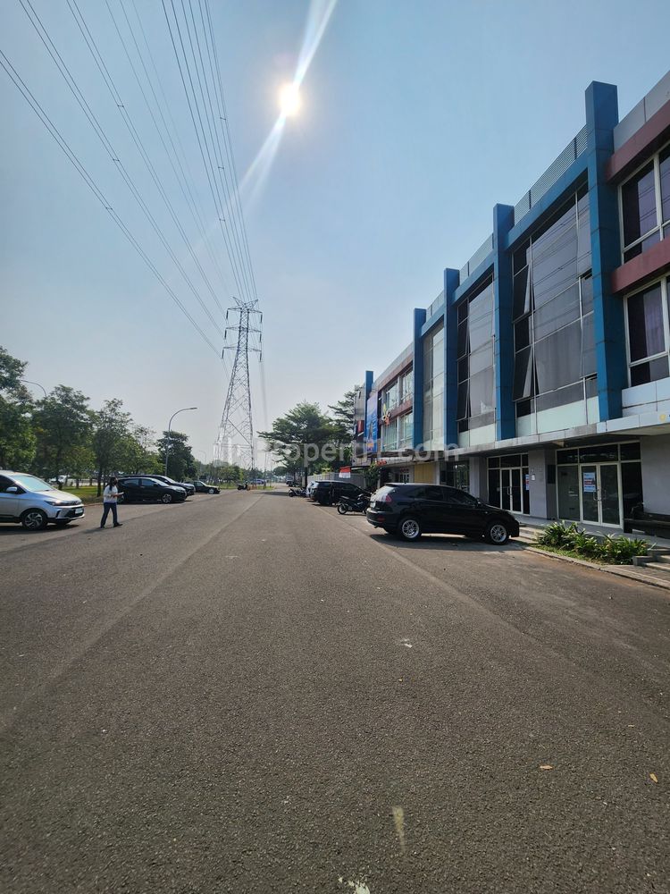 Sewa Ruko 3 Lantai di Terrace 8 Suvarna Sutera Tangerang
