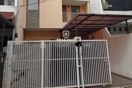 Dijual Rumah di Taman Kedoya Baru Jakarta Barat 6x16 Depan Taman Bebas Banjir