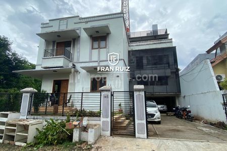 Dijual Rumah Hoek di Villa Arteri Kelapa Dua Jakarta Barat, Lokasi Strategis Harga Spesial