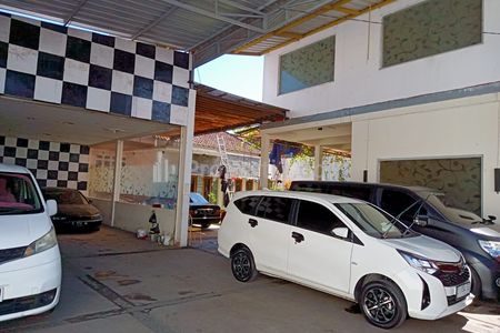 Dijual Tempat Usaha Sekaligus Rumah, Kantor, dan Carwash untuk Investasi Jangka Panjang di Garut
