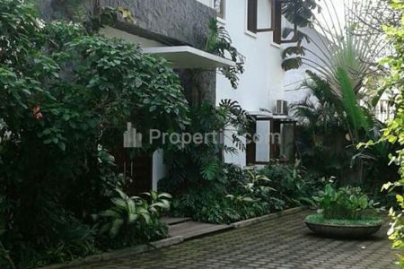 Disewakan Rumah Besar dengan Private Pool dan Garden, di Cipete Jakarta Selatan