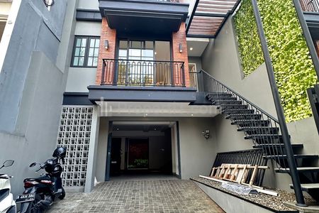 Dijual Rumah Area Cilandak Semi Townhouse 3 Lantai, Jakarta Selatan