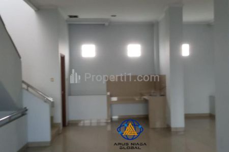 Disewakan 3 Ruko Gandeng Menghadap Jalan Raya Bogor Unfurnished