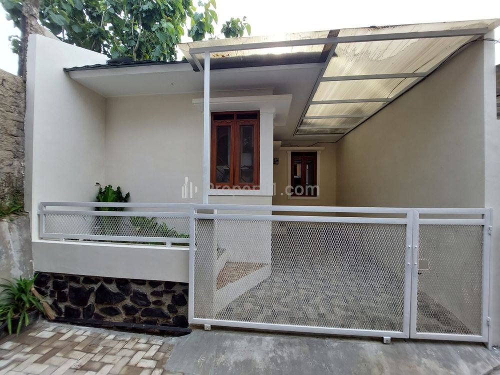 Jual Cepat Rumah Baru Siap Huni Termurah 3 Kamar Tidur di Sayap Cihanjuang Cimahi