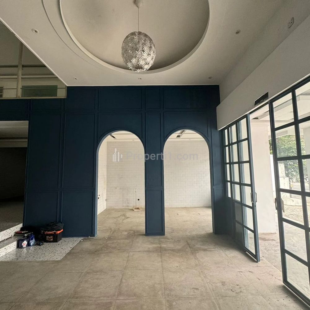 Disewakan Rumah Pingir Jalan Cocok Jadi Tempat Usaha / Cafe di Kebayoran Baru, Petogogan, Jakarta Selatan