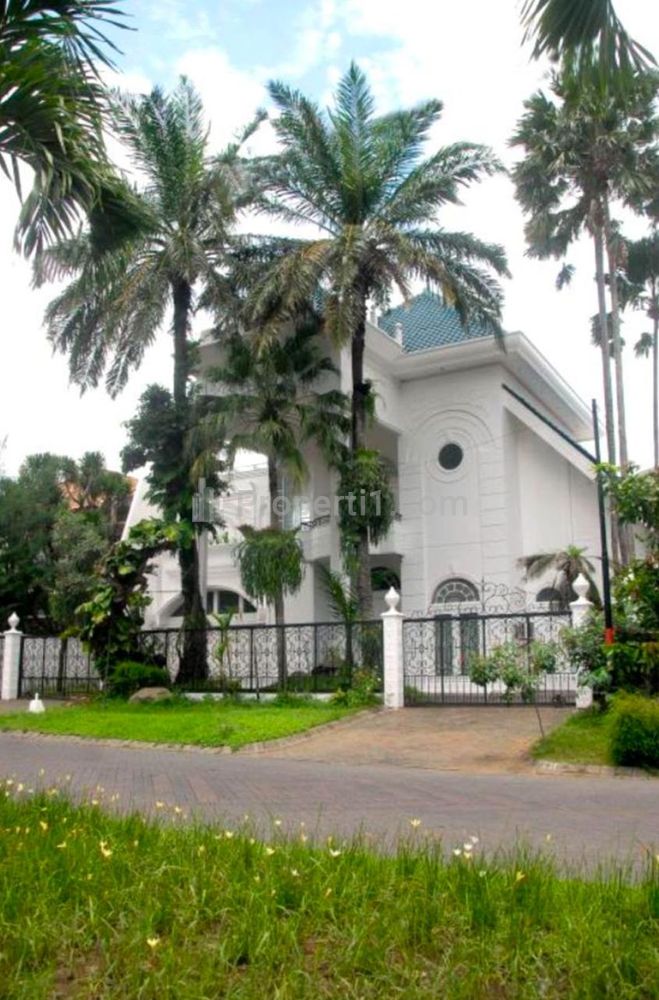 Dijual Rumah Mewah PBI Araya Malang + Kolam Renang