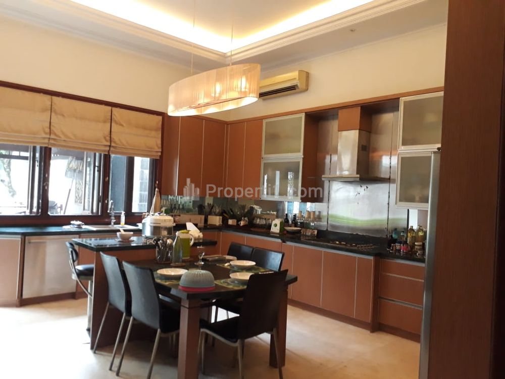 Jual Cepat Nego Rumah Mewah SHM Luas Tanah 717 m2 di Mangunsarkoro, Dekat Suropati, Madiun, Diponegoro, Teuku Umar, Menteng, Jakarta Pusat