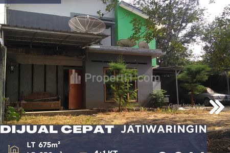 Dijual Rumah Lama Bagus Taman Luas di Daerah Jatiwaringin Bekasi