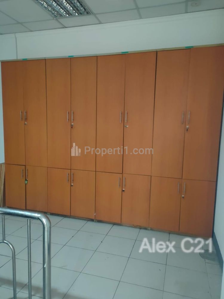 Disewakan Ruko Gandeng 2 Unit dan Lift (Furnished) di Warung Jati Barat, Ragunan, Pasar Minggu, Jakarta Selatan