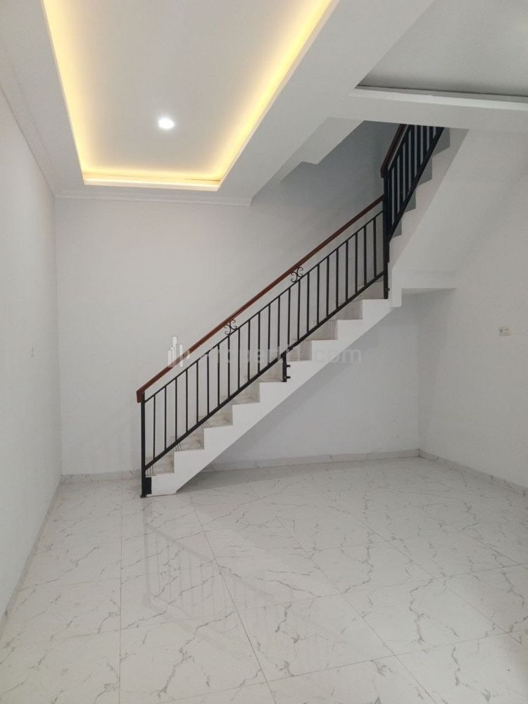 Dijual Rumah Minimalis Dalam Cluster Plus Rooftop di Jagakarsa Jakarta Selatan