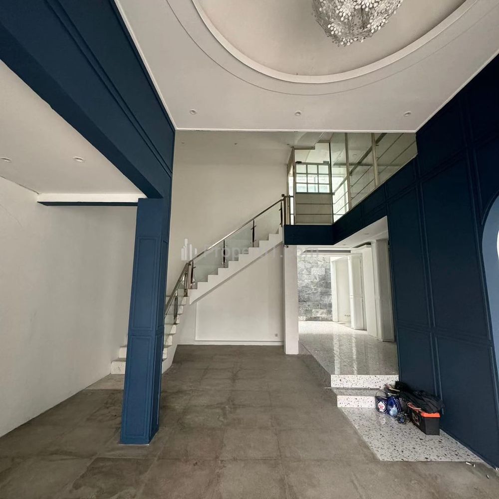 Dijual Rumah Pinggir Jalan, Bisa Dijadikan Tempat Usaha / Cafe di Kebayoran Baru, Jakarta Selatan