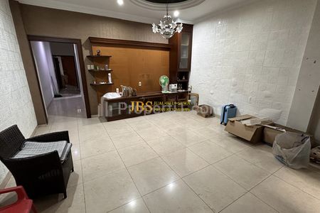 Dijual Ruko 2,5 Tingkat Semi Furnish di Jalan Banda Aceh - Medan