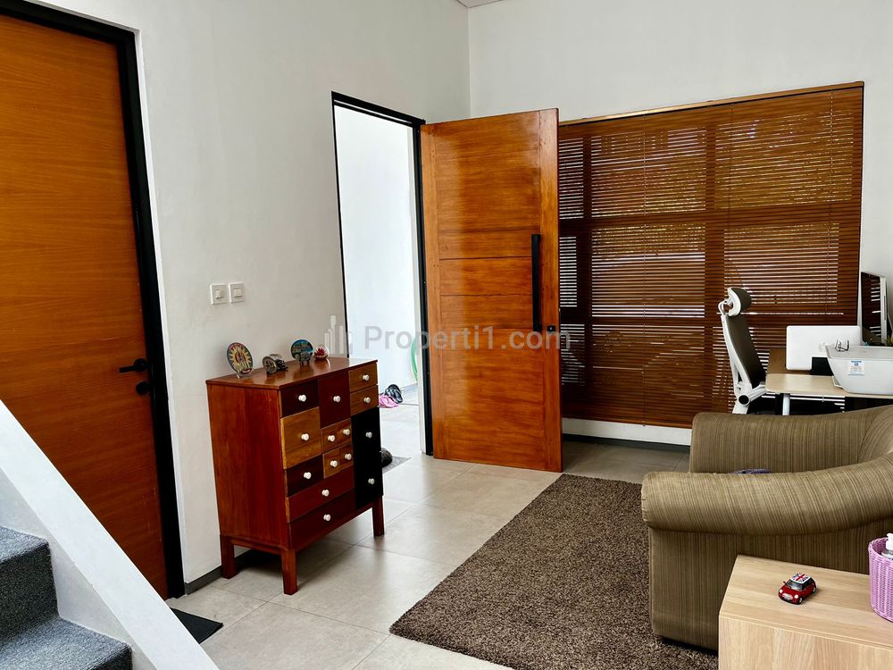 Dijual Rumah 2 Lantai di Mampang Prapatan, Jakarta Selatan