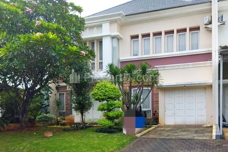 Dijual Rumah ada Kolam Renang di Kota Wisata, Cibubur