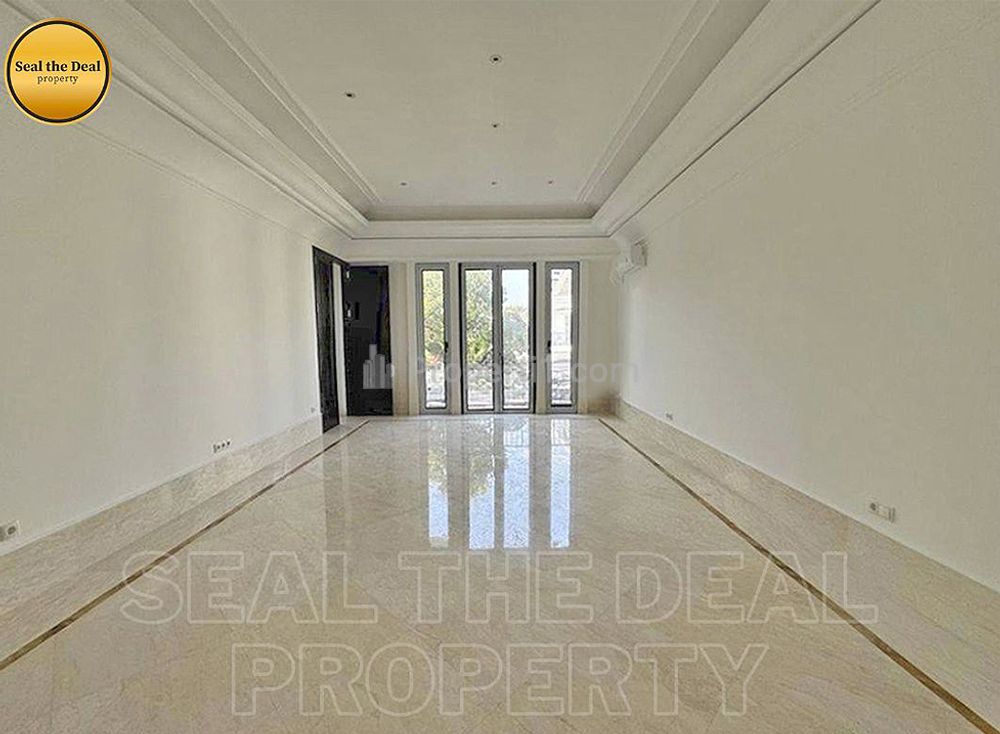 Dijual Rumah 3 Lantai di Kebayoran Baru Jakarta Selatan STD541