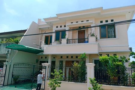 Dijual Rumah Cantik di Perum Duta Indah, Jatimakmur, Pondok Gede, Bekasi