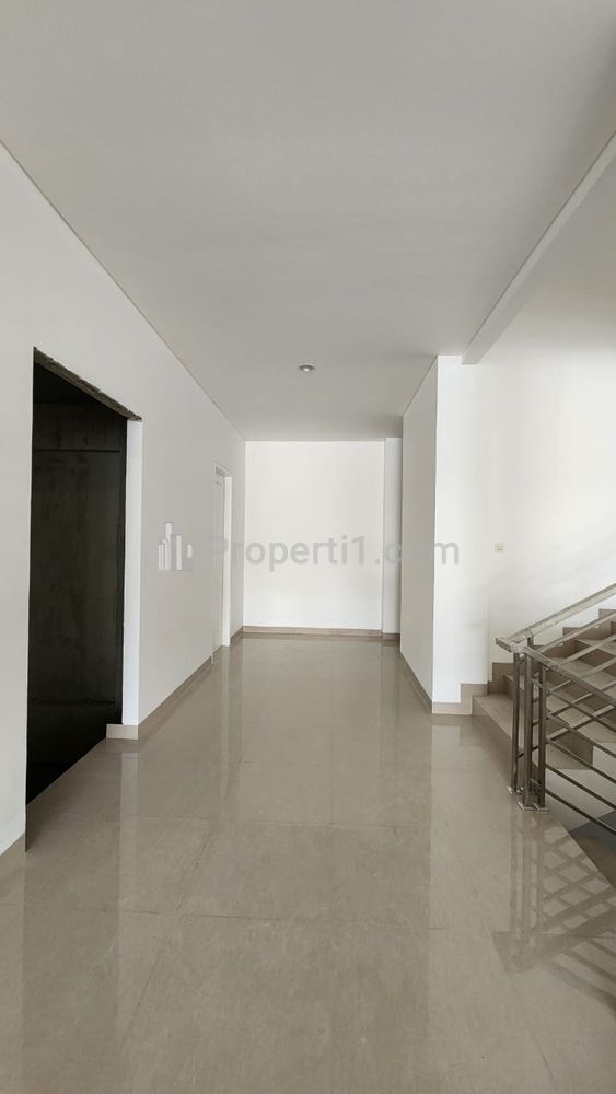 Sewa Gedung untuk Kantor, Showroom, Butik, Klinik Kecantikan, Area Komersil, di Kebon Sirih, Dekat Sudirman, Menteng, Jakarta Pusat