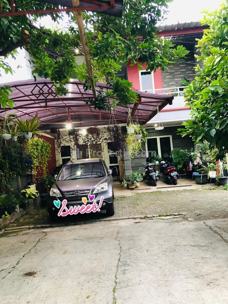Dijual Rumah Mewah, 3 Lantai, Mini Cluster, Strategis, Nyaman, Aman dan Asri, Wilayah Tanah Baru, Beji, Depok.