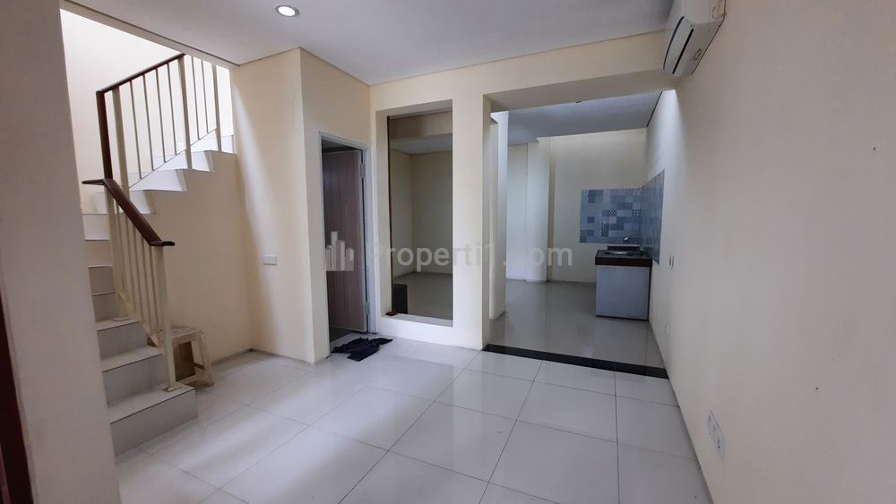 Disewakan Rumah Northwest Lake Citraland Surabaya Unfurnished