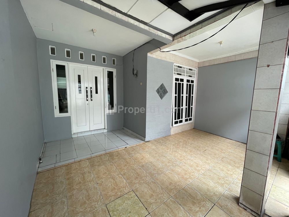 Teras Rumah muat 1 mobil dan 2 motor
