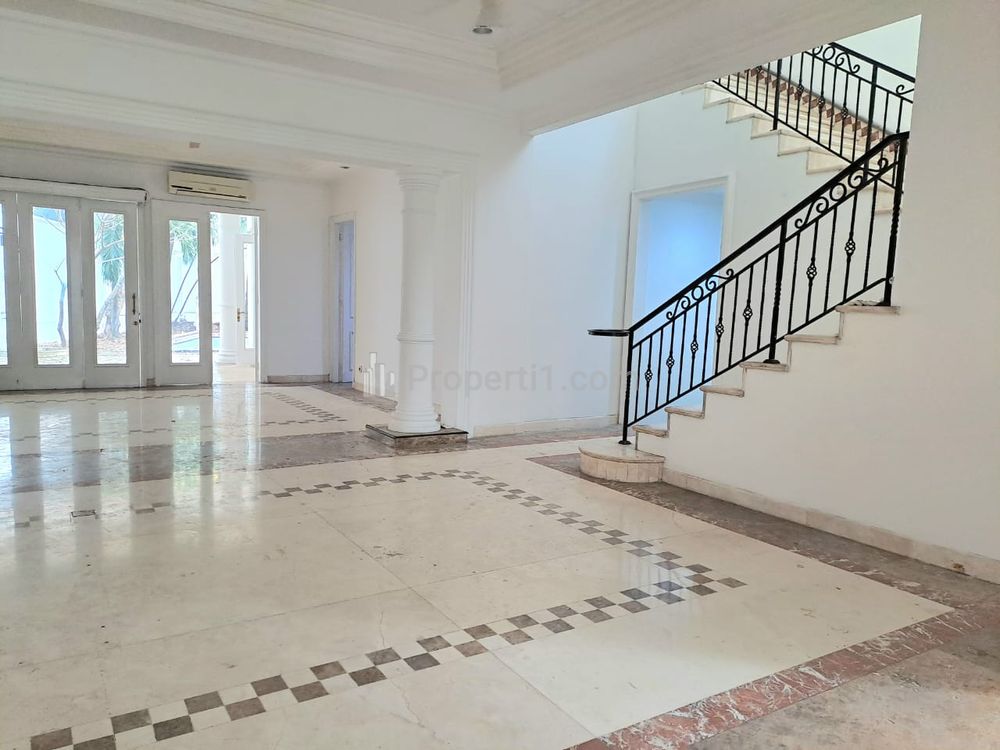 Sewa Rumah Siap Huni Bisa untuk Kantor, Ada Kolam Renang di Menteng, Dekat Diponegoro, Imam Bonjol, Teuku Umar, Sudirman, Jakarta Pusat