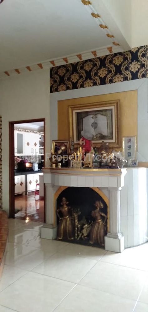 Rumah Dijual di Villa Bukit Indah Pakuwon Indah Surabaya Barat Siap Huni