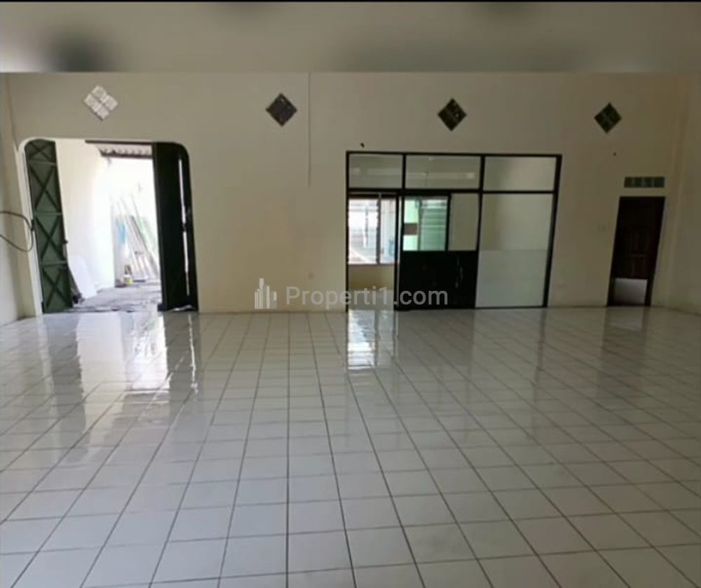 Dijual Gedung di Kawasan Bisnis Strategis Karanganyar Kota
