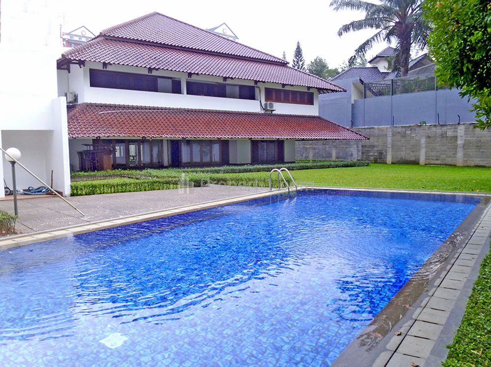 Disewakan Rumah Luas di Area Pondok Indah Jakarta Selatan STD564