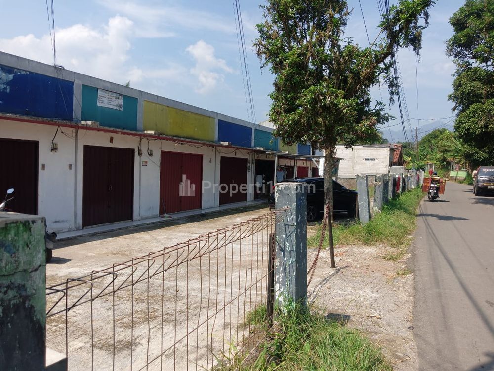 Jual Ruang Usaha Berupa 8 Kios dan Sisa Tanah Luas di Belakang Kios di Nangkasari 2 Pamijahan Bogor